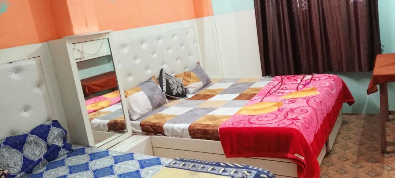 Maa Vaishno pensión Varanasi Exterior foto